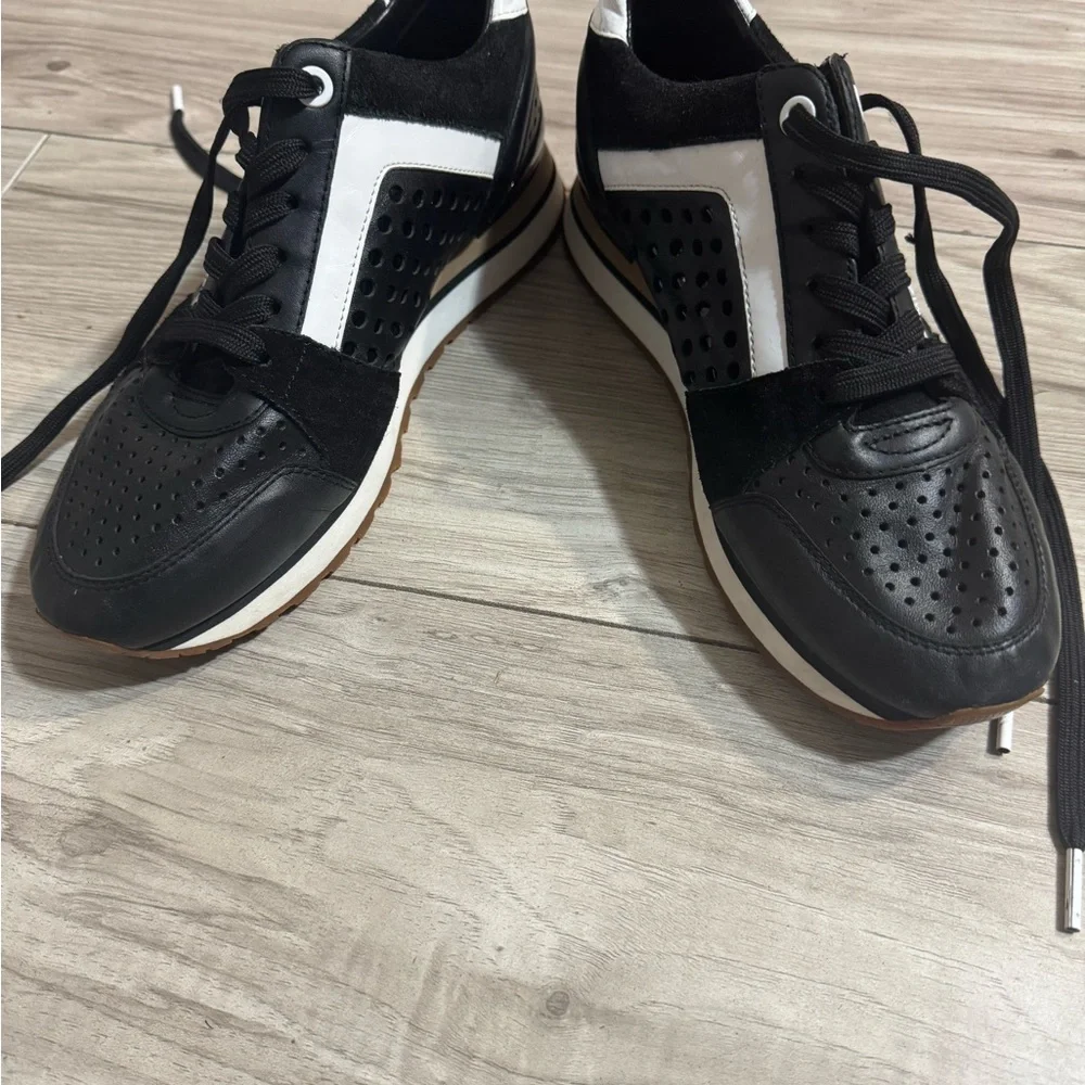 Michael Kors New Black and White Sneakers‎